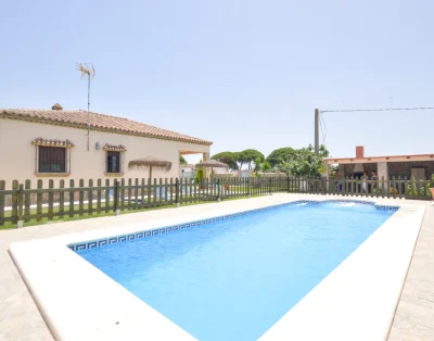 Chalet en Conil para 7 personas con piscina y WiFi