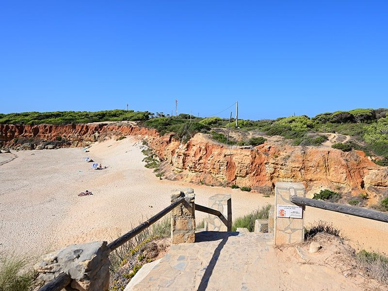 Bajada de la cala del Aceite