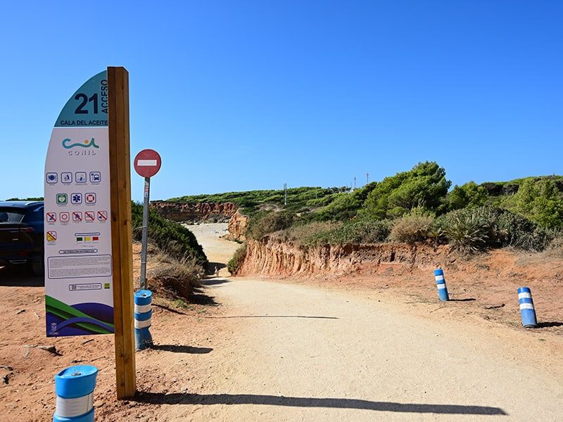 Cartel informativo de la cala del Aceite
