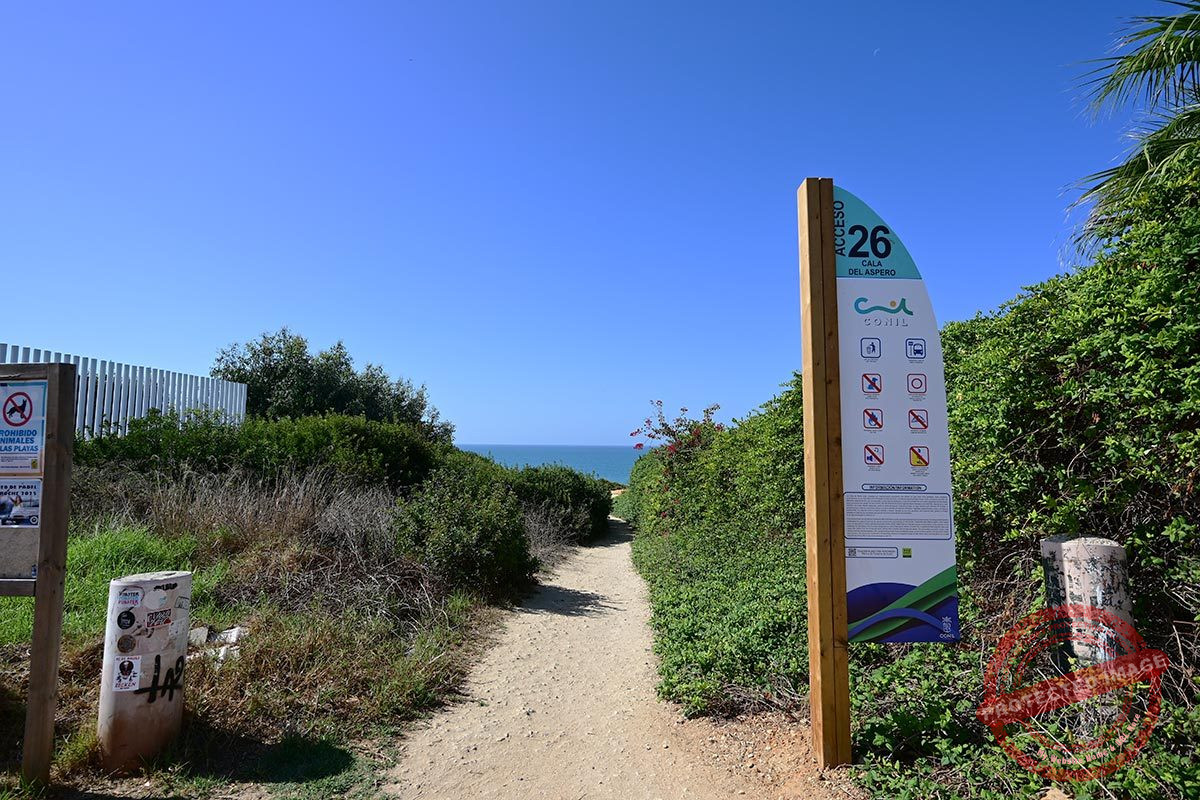 Entrada a la Cala Áspero